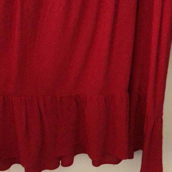 Stunning open shoulder red blouse - Picture 6 of 8
